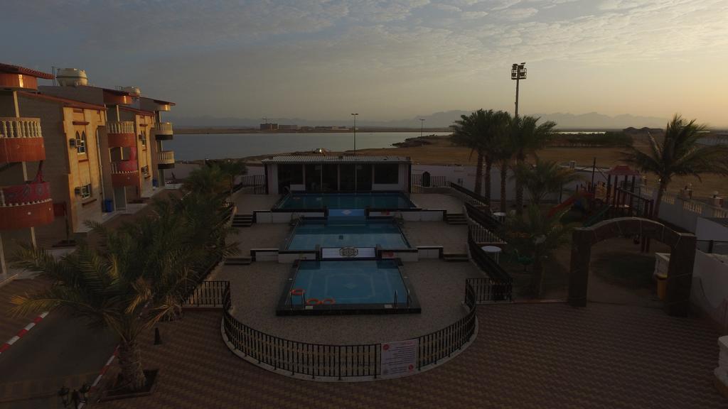 Al Ahmadi Plaza Resort Янбу Экстерьер фото