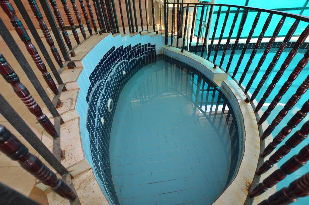 Al Ahmadi Plaza Resort Янбу Экстерьер фото