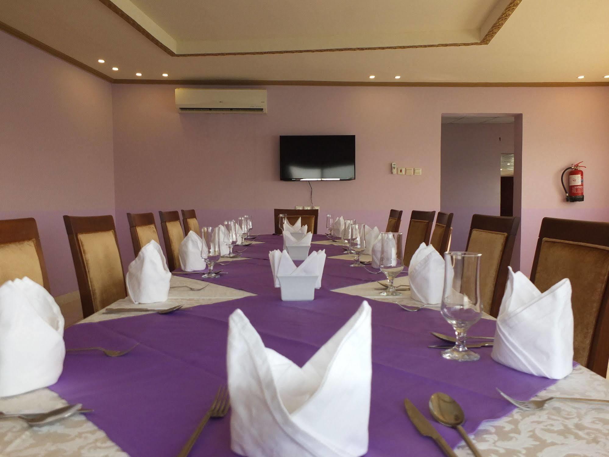 Al Ahmadi Plaza Resort Янбу Экстерьер фото