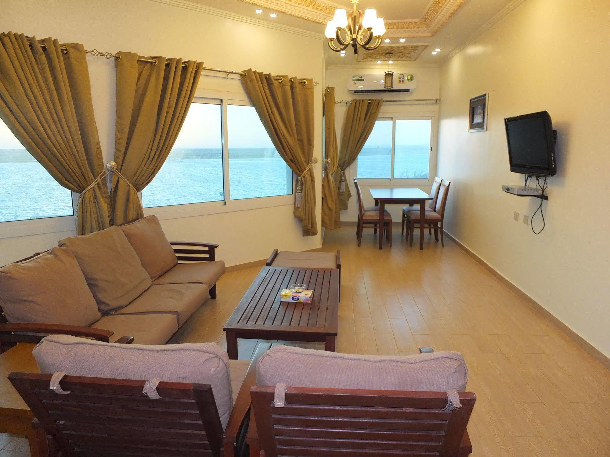 Al Ahmadi Plaza Resort Янбу Экстерьер фото