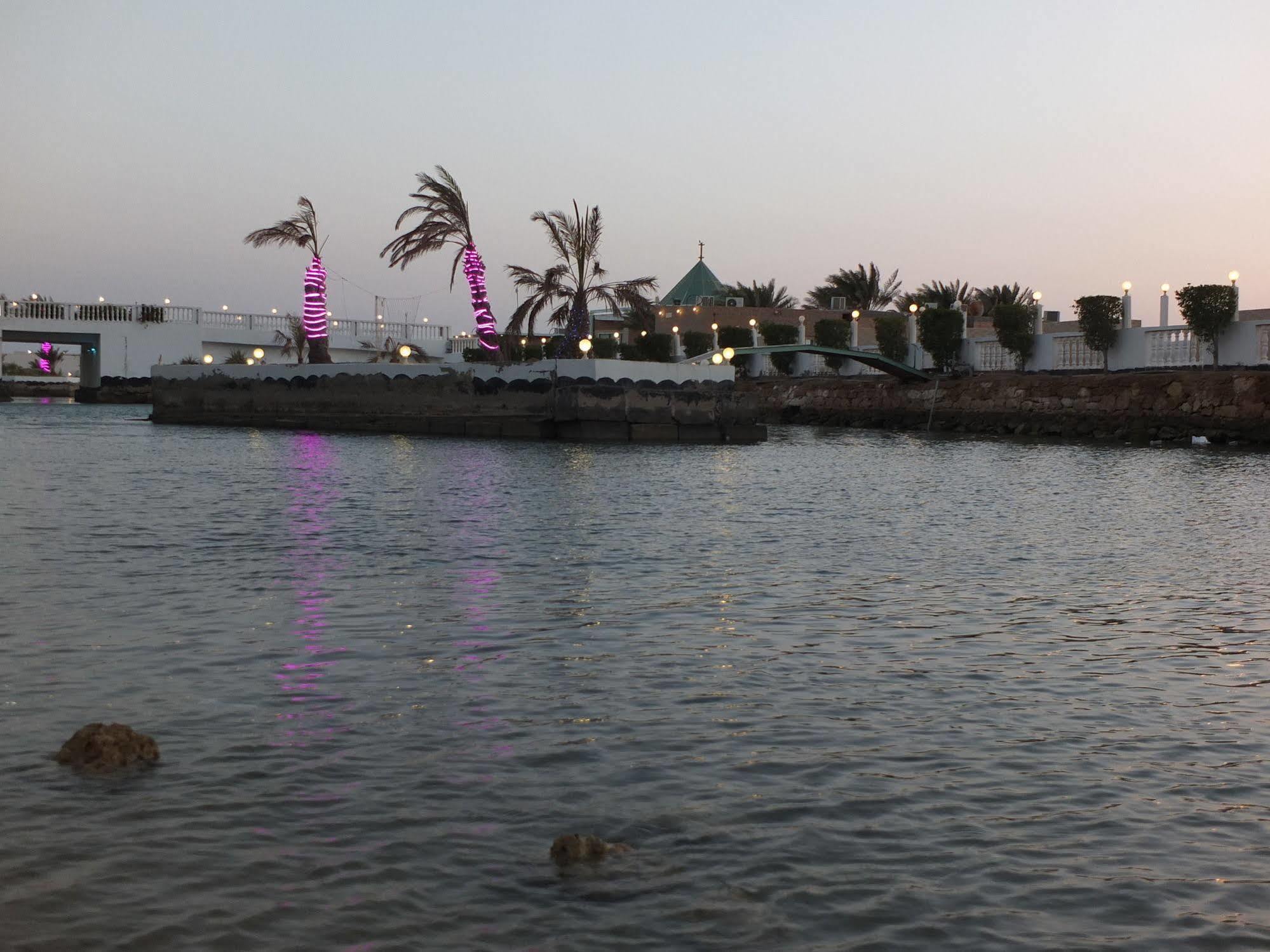 Al Ahmadi Plaza Resort Янбу Экстерьер фото