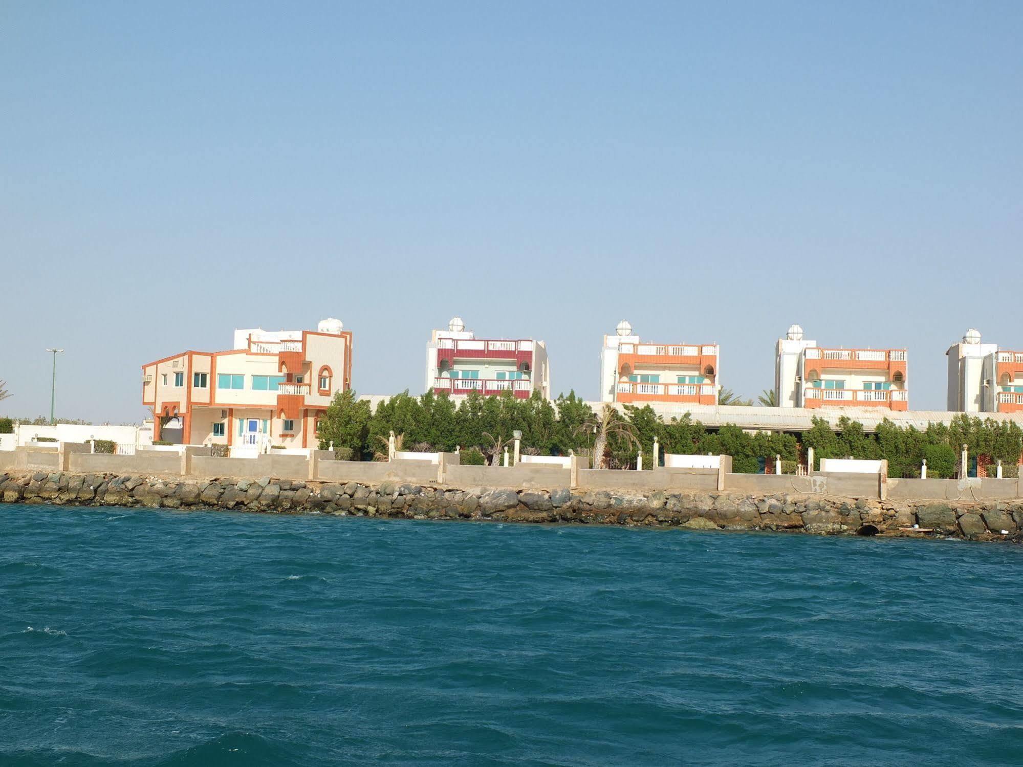 Al Ahmadi Plaza Resort Янбу Экстерьер фото