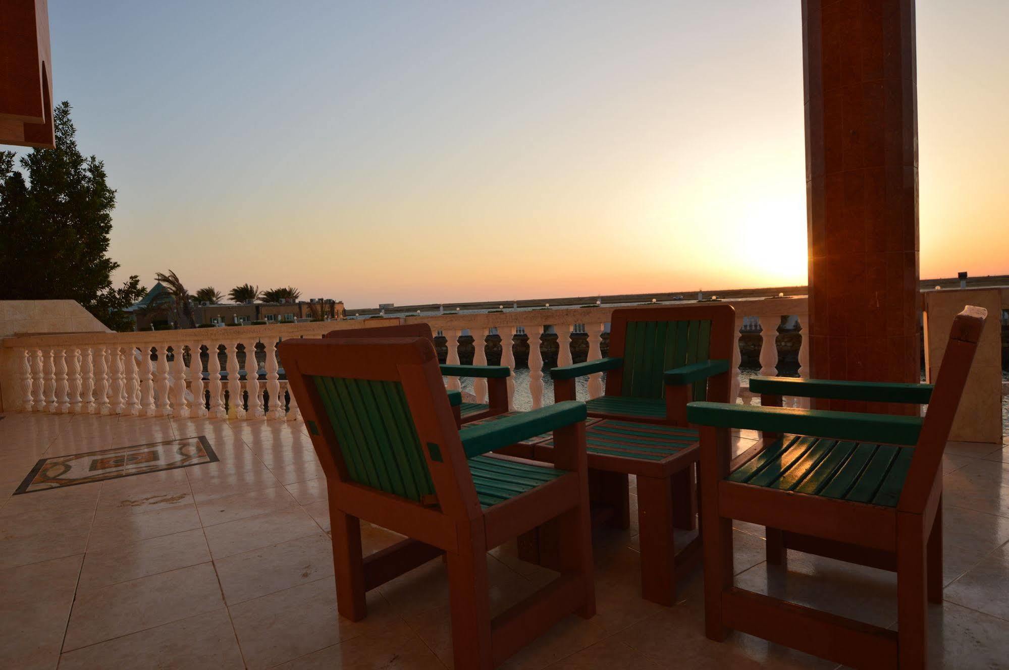 Al Ahmadi Plaza Resort Янбу Экстерьер фото